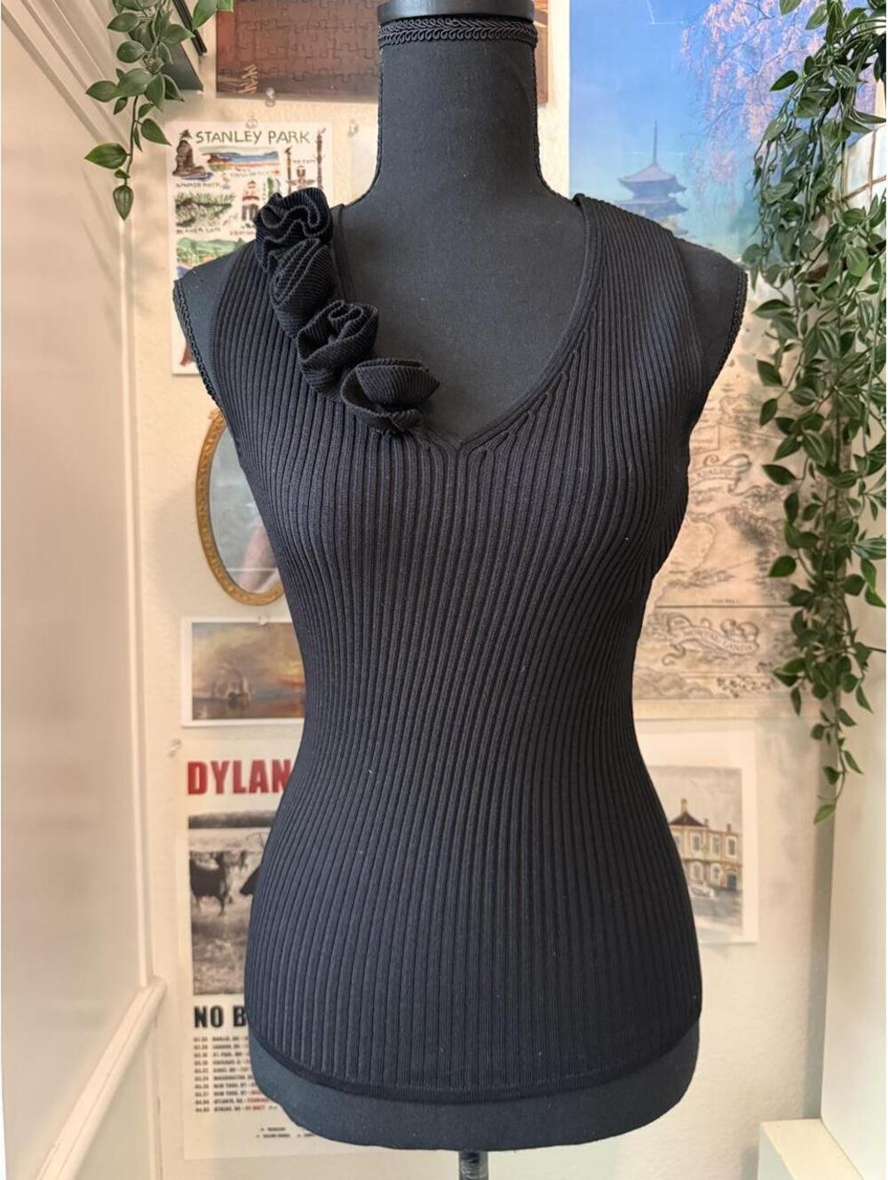 Black Ribbed V Neck Floral Rosette Sleeveless Top